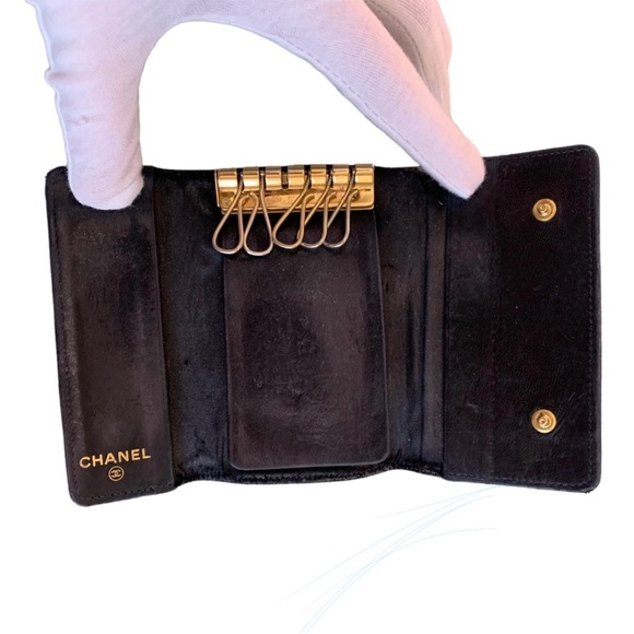 CHANEL Caviar Leather 90s 5 Ring Key Holder - Picture 5 of 12